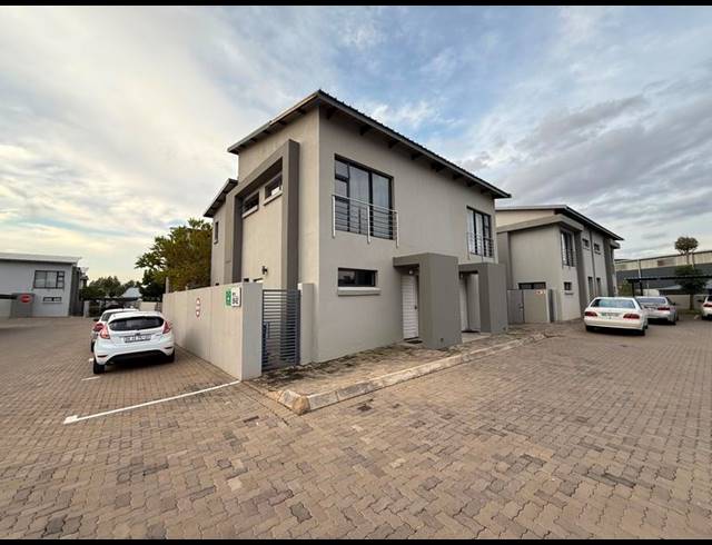 2 BEDROOM DUPLEX FOR SALE IN EQUESTRIA